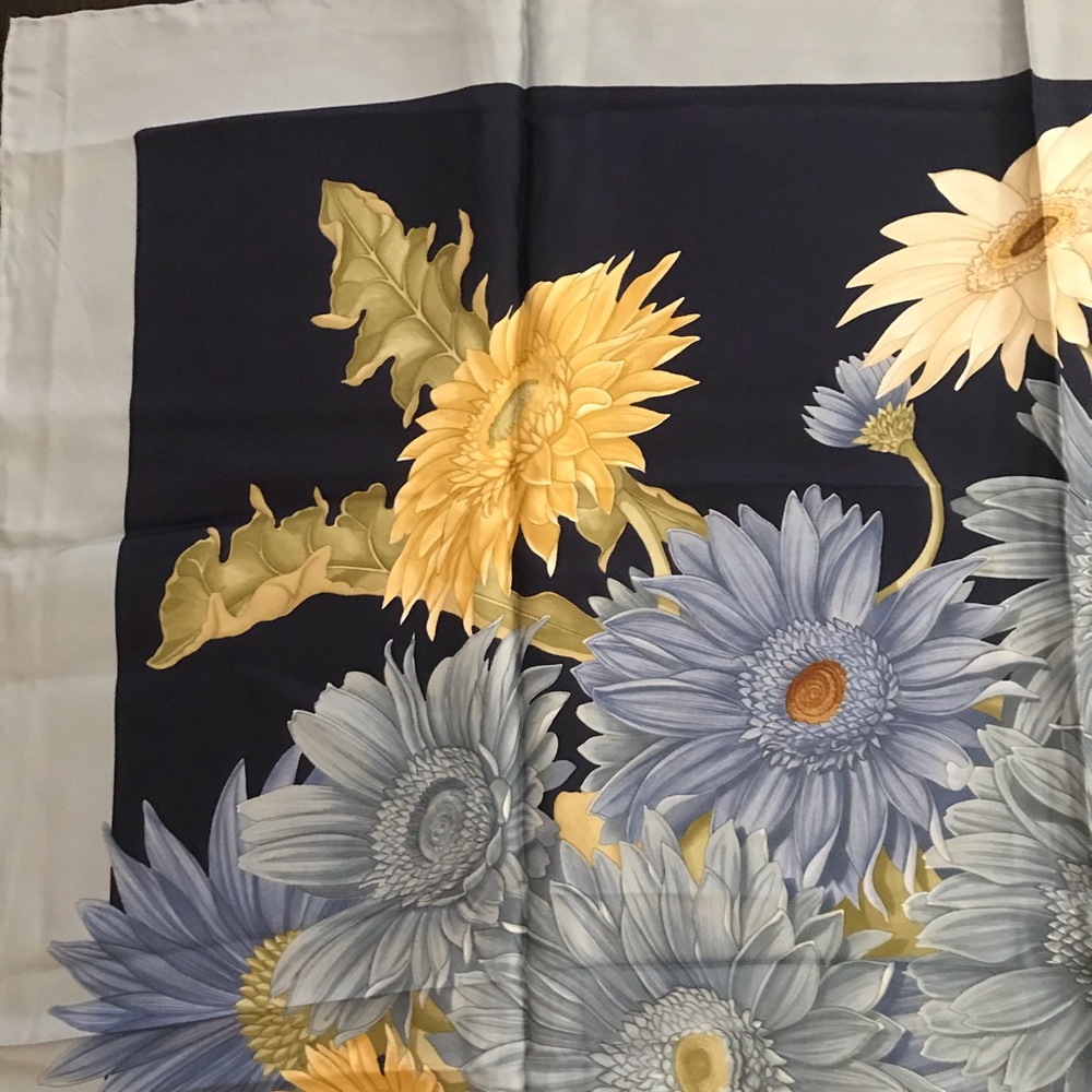 SALVATORE FERRAGAMO SILK SCARF - Picture 7 of 11